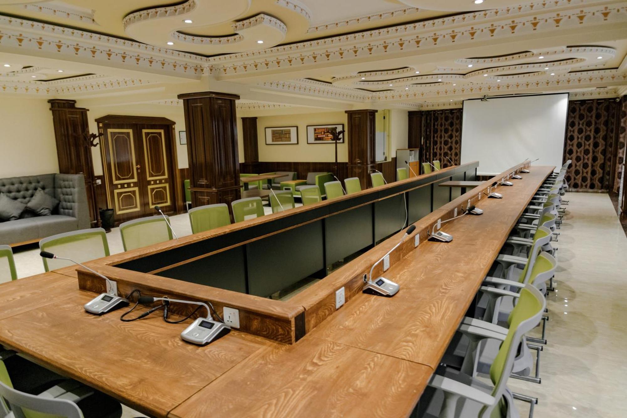 Hotel Atlas Dushanbe Bagian luar foto