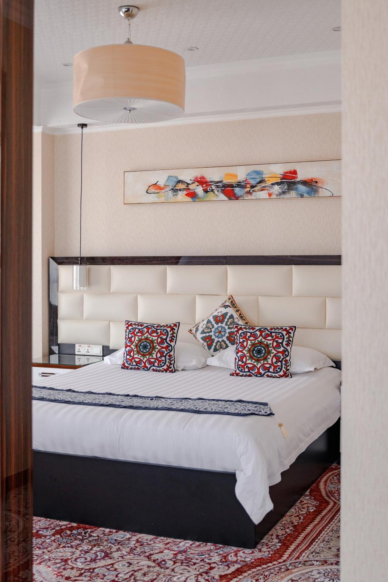 Hotel Atlas Dushanbe Bagian luar foto