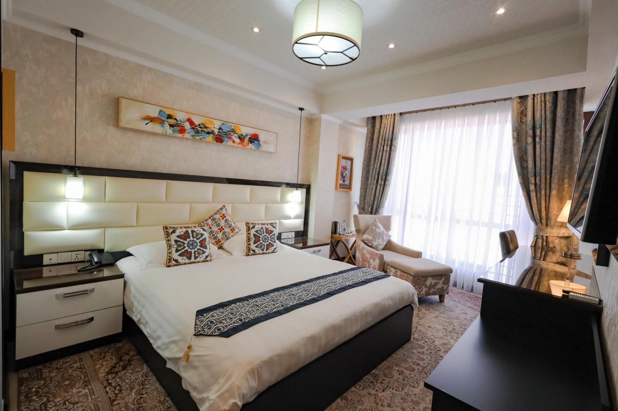 Hotel Atlas Dushanbe Bagian luar foto
