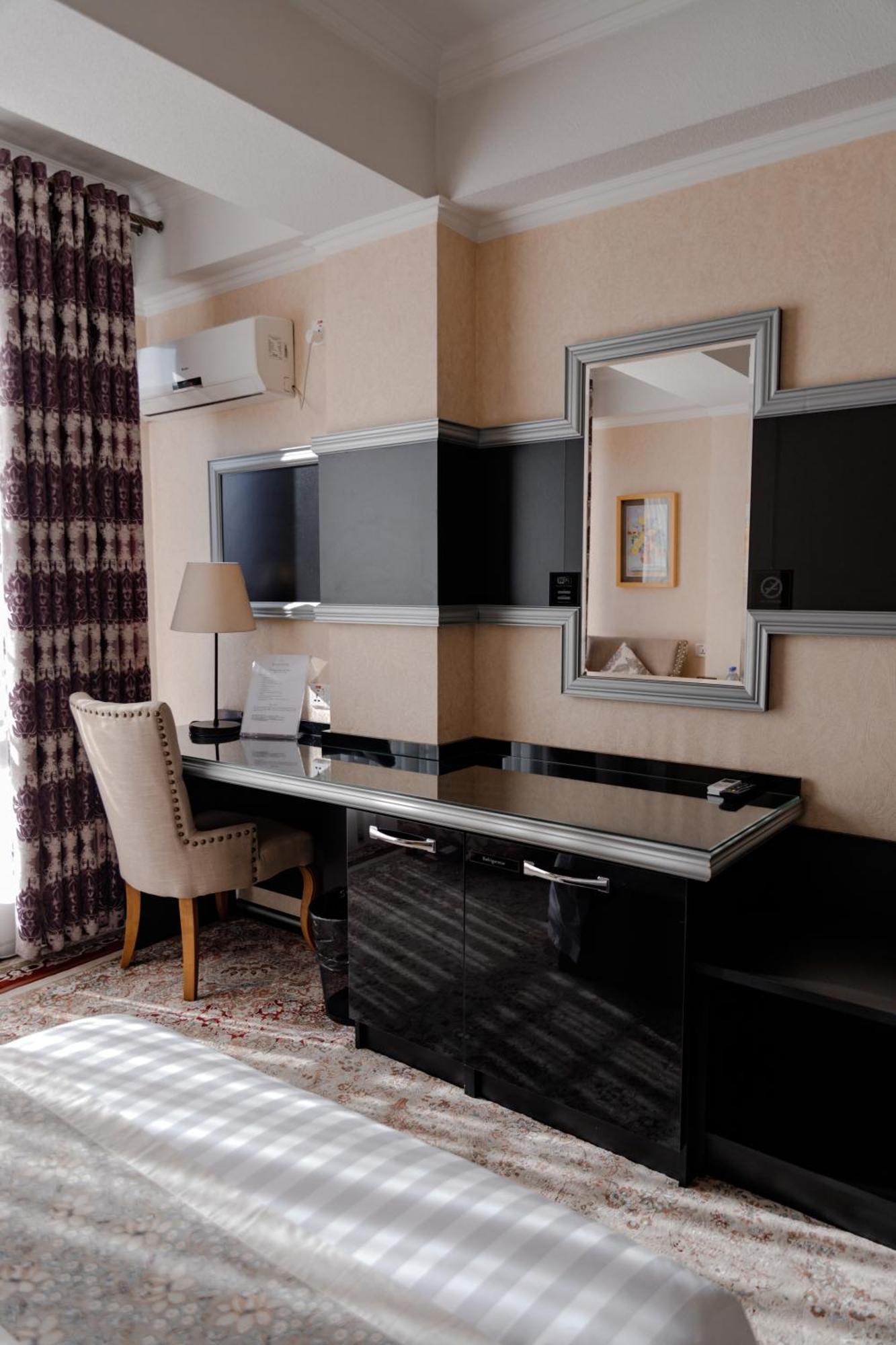Hotel Atlas Dushanbe Bagian luar foto