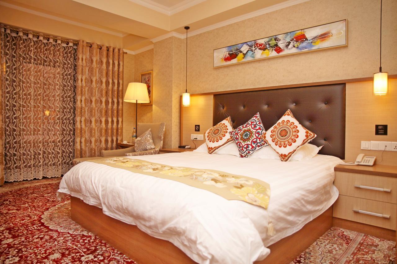 Hotel Atlas Dushanbe Bagian luar foto